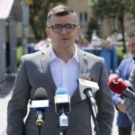 02.06.2022. Kielce. Test elektrycznej śmieciarki. Na zdjęciu: Mateusz Chrabąszcz - zastępca dyrektora operacyjnego w Eneris Surowce zakład w Kielcach / Wiktor Taszłow / Radio Kielce