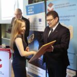 02.06.2022. Kielce. Wręczenie statuetek NOVATOR 2021. Na zdjęciu (od lewej): Laura Frydel, Piotr Maruszewski / Wiktor Taszłow / Radio Kielce