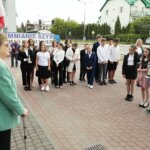 10.06.2022. Kielce. Święto 2 Pułku Artylerii Lekkiej Legionów. Na zdjęciu z lewej Danuta Żbikowska, prezes Stowarzyszenia Rodzin i Sympatyków 2 Pułku Artylerii Lekkiej Legionów / Wiktor Taszłow / Radio Kielce