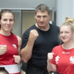 10.06.2022. Kielce. I Międzynarodowe Targi Branży Bokserskiej oraz II Forum Boksu. Na zdjęciu (w środku): Andrzej Gołota / Wiktor Taszłow / Radio Kielce