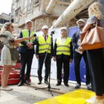 13.06.2022. Kielce. Modernizacja siedziby Teatru im. Stefana Żeromskiego. Na zdjęciu (w środku): Zbigniew Koniusz - wojewoda świętokrzyski, Andrzej Bętkowski - marszałek województwa świętokrzyskiego, Krzysztof Lipiec - prezes świętokrzyskich struktur PiS i Michał Kotański - dyrektor Teatru im. Stefana Żeromskiego / Wiktor Taszłow / Radio Kielce