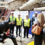 13.06.2022. Kielce. Modernizacja siedziby Teatru im. Stefana Żeromskiego. Na zdjęciu (w środku): Zbigniew Koniusz - wojewoda świętokrzyski, Andrzej Bętkowski - marszałek województwa świętokrzyskiego, Krzysztof Lipiec - prezes świętokrzyskich struktur PiS i Michał Kotański - dyrektor Teatru im. Stefana Żeromskiego / Wiktor Taszłow / Radio Kielce