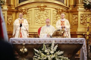 13.06.2022. Kielce. Uroczystości 40-lecia Solidarności Walczącej. Na zdjęciu (w środku): Marian Florczyk - biskup kielecki / Wiktor Taszłow / Radio Kielce