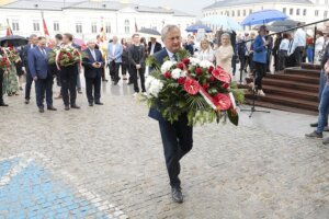 13.06.2022. Kielce. Uroczystości 40-lecia Solidarności Walczącej. Kwiaty składa Zbigniew Koniusz - wojewoda świętokrzyski / Wiktor Taszłow / Radio Kielce