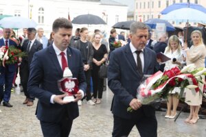 13.06.2022. Kielce. Uroczystości 40-lecia Solidarności Walczącej. Kwiaty składają Szczepan Skorupski - sekretarz Miasta Kielce, Jarosław Karyś - przewodniczący Rady Miasta Kielce / Wiktor Taszłow / Radio Kielce