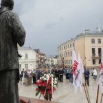 13.06.2022. Kielce. Uroczystości 40-lecia Solidarności Walczącej. Kwiaty składa Zbigniew Koniusz - wojewoda świętokrzyski / Wiktor Taszłow / Radio Kielce