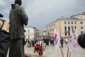 13.06.2022. Kielce. Uroczystości 40-lecia Solidarności Walczącej. Kwiaty składa Zbigniew Koniusz - wojewoda świętokrzyski / Wiktor Taszłow / Radio Kielce