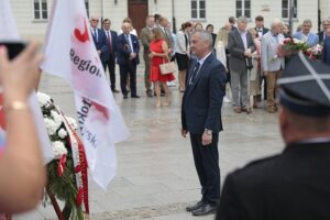 13.06.2022. Kielce. Uroczystości 40-lecia Solidarności Walczącej. Kwiaty składa Zbigniew Koniusz - wojewoda świętokrzyski / Wiktor Taszłow / Radio Kielce