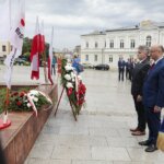 13.06.2022. Kielce. Uroczystości 40-lecia Solidarności Walczącej. Kwiaty składają Piotr Wawrzyk - wiceminister spraw zagranicznych, Krzysztof Słoń - senator / Wiktor Taszłow / Radio Kielce
