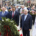 13.06.2022. Kielce. Uroczystości 40-lecia Solidarności Walczącej. Kwiaty składają Marek Kwitek - poseł,  Mirosław Gębski - starosta kielecki,  Krzysztof Lipiec - poseł / Wiktor Taszłow / Radio Kielce