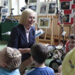 14.06.2022. Samsonów. Spotkanie wicemarszałek Renaty Janik z przedstawicielami SP i przedszkola. Na zdjęciu: Renata Janik - wicemarszałek województwa świętokrzyskiego / Wiktor Taszłow / Radio Kielce