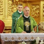 15.06.2022. Kielce. 20-lecie Stowarzyszenia „Nadzieja Rodzinie”. Na zdjęciu (w środku): bp Jan Piotrowski - ordynariusz diecezji kieleckiej / Wiktor Taszłow / Radio Kielce