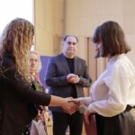 15.06.20222. Kielce. Gala finałowa konkursu "Tak widzę świat, tak go czuję...". Na zdjęciu (od lewej): Dorota Klusek - Radio Kielce, Janusz Knap - prezes zarządu Polskiego Radia Kielce, Joanna Góra - wyróżnienie / Wiktor Taszlow / Radio Kielce