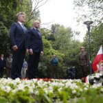 15.06.2022. Kielce. Ulica Solna. Uczczenie rocznicy zamachu na Franza Wittka. Na zdjęciu (od lewej): senator Krzysztof Słoń, Rafał Nowak - wicewojewoda świętokrzyski / Wiktor Taszłow / Radio Kielce