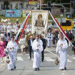 16.06.2022. Kielce. Boże Ciało. Procesja do czterech ołtarzy / Wiktor Taszłow / Radio Kielce