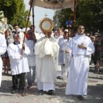 16.06.2022. Kielce. Boże Ciało. Procesja do czterech ołtarzy / Wiktor Taszłow / Radio Kielce