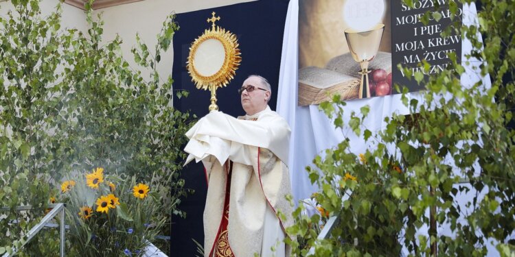 Kielce. Boże Ciało. Procesja do czterech ołtarzy / Fot. Wiktor Taszłow - Radio Kielce