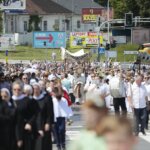 16.06.2022. Kielce. Boże Ciało. Procesja do czterech ołtarzy / Wiktor Taszłow / Radio Kielce