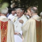 16.06.2022. Kielce. Boże Ciało. Procesja do czterech ołtarzy. Na zdjęciu: Jan Piotrowski - biskup kielecki / Wiktor Taszłow / Radio Kielce