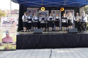 05.06.2022. Ostrowiec Świętokrzyski. Koncert „Jawor u źródeł kultury. Zaproszenie” . Na zdjęciu: Grupa Kobiet Aktywnych z Wólki Bodzechowskiej / Jarosław Kubalski / Radio Kielce