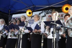 05.06.2022. Ostrowiec Świętokrzyski. Koncert „Jawor u źródeł kultury. Zaproszenie” . Na zdjęciu: Grupa Kobiet Aktywnych z Wólki Bodzechowskiej / Jarosław Kubalski / Radio Kielce