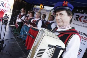 05.06.2022. Ostrowiec Świętokrzyski. Koncert „Jawor u źródeł kultury. Zaproszenie” . Na zdjęciu: Szwarszowianki / Jarosław Kubalski / Radio Kielce