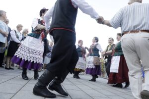 05.06.2022. Ostrowiec Świętokrzyski. Koncert „Jawor u źródeł kultury. Zaproszenie”. Na zdjęciu: Szwarszowianki / Jarosław Kubalski / Radio Kielce