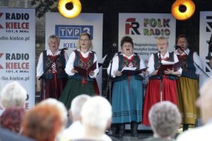 05.06.2022. Ostrowiec Świętokrzyski. Koncert „Jawor u źródeł kultury. Zaproszenie”. Na zdjęciu: Szwarszowianki / Jarosław Kubalski / Radio Kielce