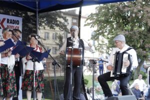 05.06.2022. Ostrowiec Świętokrzyski. Koncert „Jawor u źródeł kultury. Zaproszenie”. Na zdjęciu: KGW Miłków / Jarosław Kubalski / Radio Kielce