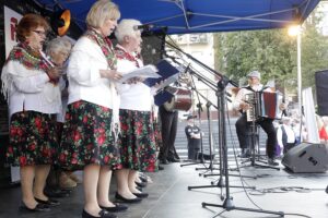 05.06.2022. Ostrowiec Świętokrzyski. Koncert „Jawor u źródeł kultury. Zaproszenie”. Na zdjęciu: KGW Miłków / Jarosław Kubalski / Radio Kielce