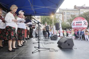 05.06.2022. Ostrowiec Świętokrzyski. Koncert „Jawor u źródeł kultury. Zaproszenie”. Na zdjęciu: KGW Miłków / Jarosław Kubalski / Radio Kielce