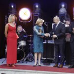 11.06.2022 Kielce. Gala na koniec  I Międzynarodowych Targów Branży Bokserskiej. Na zdjęciu od lewej: Kama Kępczyńska-Kaleta, wiceminister sportu Anna Krupka, prezes PZB Grzegorz Nowaczek i zastępca prezydenta Kielc Marcin Chłodnicki / Jarosław Kubalski / Radio Kielce