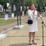 14.06.2022. Ćmielów. Otwarcie wystawy poświęconej twórczości Gustawa Hadyny. Na zdjęciu: Joanna Suska - burmistrz Ćmielowa / Emilia Sitarska / Radio Kielce