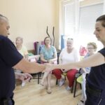 07.06.2022 Kielce. Strażnicy miejscy uczą seniorów samoobrony / Jarosław Kubalski / Radio Kielce