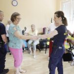 07.06.2022 Kielce. Strażnicy miejscy uczą seniorów samoobrony / Jarosław Kubalski / Radio Kielce