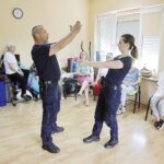 07.06.2022 Kielce. Strażnicy miejscy uczą seniorów samoobrony / Jarosław Kubalski / Radio Kielce