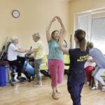 07.06.2022 Kielce. Strażnicy miejscy uczą seniorów samoobrony / Jarosław Kubalski / Radio Kielce