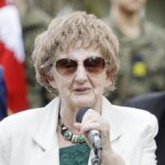 12.06.2022. Kielce. Święto 2. Pułku Artylerii Lekkiej Legionów. Uroczystość przed  Pomnikiem Pamięci 2 PALL. Na zdjęciu Danuta Żbikowska - prezes Stowarzyszenia Rodzin i Sympatyków 2. Pułku Artylerii Lekkiej Legionów / Jarosław Kubalski / Radio Kielce