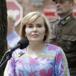 12.06.2022. Kielce. Święto 2. Pułku Artylerii Lekkiej Legionów. Uroczystość przed  Pomnikiem Pamięci 2 PALL. Na zdjęciu: wiceminister Anna Krupka / Jarosław Kubalski / Radio Kielce