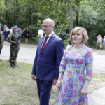 12.06.2022. Kielce. Święto 2. Pułku Artylerii Lekkiej Legionów. Uroczystość przed  Pomnikiem Pamięci 2 PALL. Na zdjęciu (od lewej): wiceminister Piotr Wawrzyki i wiceminister Anna Krupka / Jarosław Kubalski / Radio Kielce