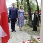 12.06.2022. Kielce. Święto 2. Pułku Artylerii Lekkiej Legionów. Uroczystość przed  Pomnikiem Pamięci 2 PALL. Na zdjęciu (od lewej): wiceminister Piotr Wawrzyki i wiceminister Anna Krupka / Jarosław Kubalski / Radio Kielce