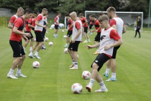 14.06.2022 Kielce. Trening piłkarzy Korony Kielce / Fot. Jarosław Kubalski - Radio Kielce