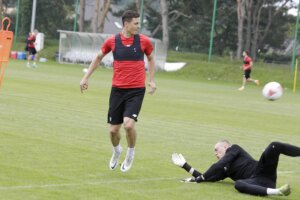 14.06.2022 Kielce. Trening piłkarzy Korony Kielce / Jarosław Kubalski / Radio Kielce