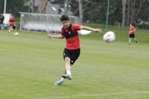 14.06.2022 Kielce. Trening piłkarzy Korony Kielce / Jarosław Kubalski / Radio Kielce