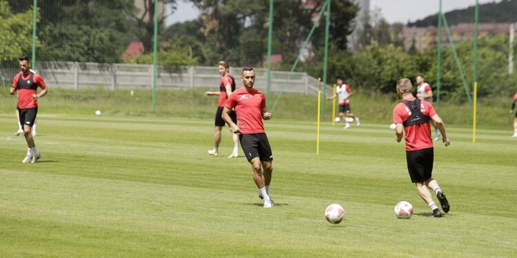 14.06.2022 Kielce. Trening piłkarzy Korony Kielce / Jarosław Kubalski / Radio Kielce