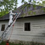 Konserwacja dachów gontowych w Parku Etnograficznym w Tokarni / Muzeum Wsi Kieleckiej