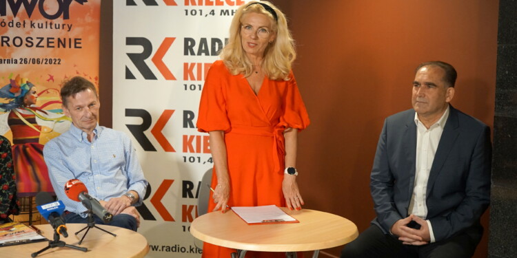 21.06.2022. Radio Kielce. Śniadanie prasowe. Na zdjęciu (od lewej): Paweł Solarz - Radio Kielce, Reneta Morąg - sekretarz redakcji, Janusz Knap - Prezes zarządu Radia Kielce / Fot. Piotr Kwaśniewski - Radio Kielce