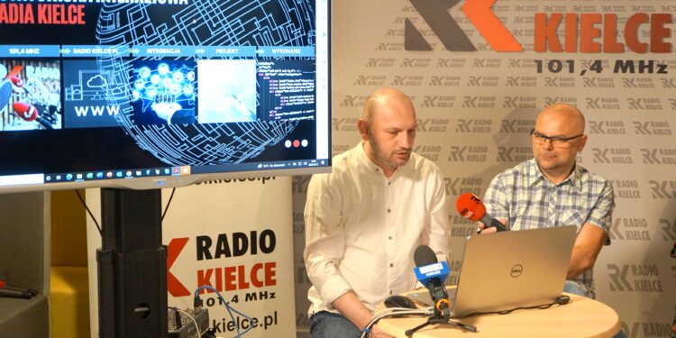 21.06.2022. Radio Kielce. Śniadanie prasowe. Na zdjęciu (od lewej): Robert Felczak - Radio Kielce, Rafał Szymczyk - Radio Kielce / Fot. Piotr Kwaśniewski - Radio Kielce