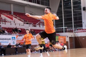 Na zdjęciu: Maciej Jeżyna / KSZO Handball/Facebook