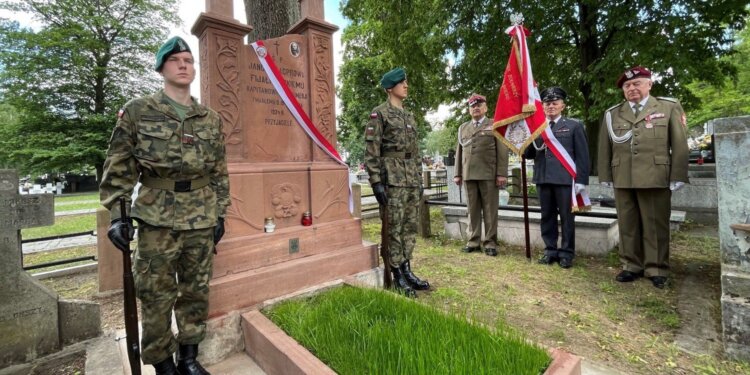 11.06.2022. Kielce. Odsłonięcie odrestaurowanego pomnika kapitana Jana Fijałkowskiego / Michał Kita / Radio Kielce